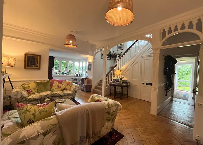 Coombe Lodge Farm House