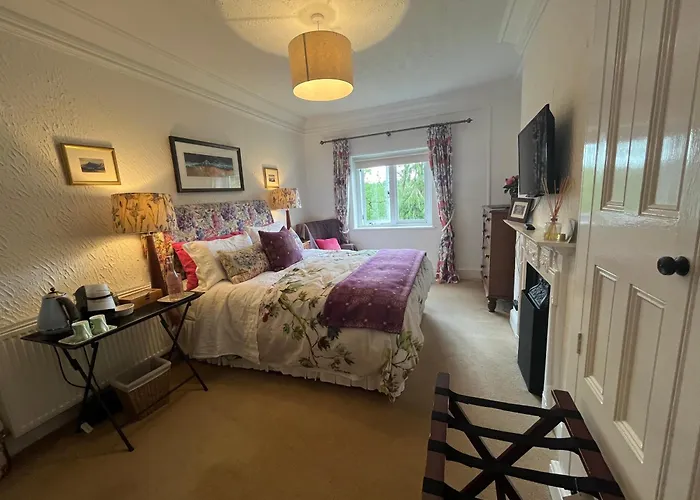 Coombe Lodge Farm House